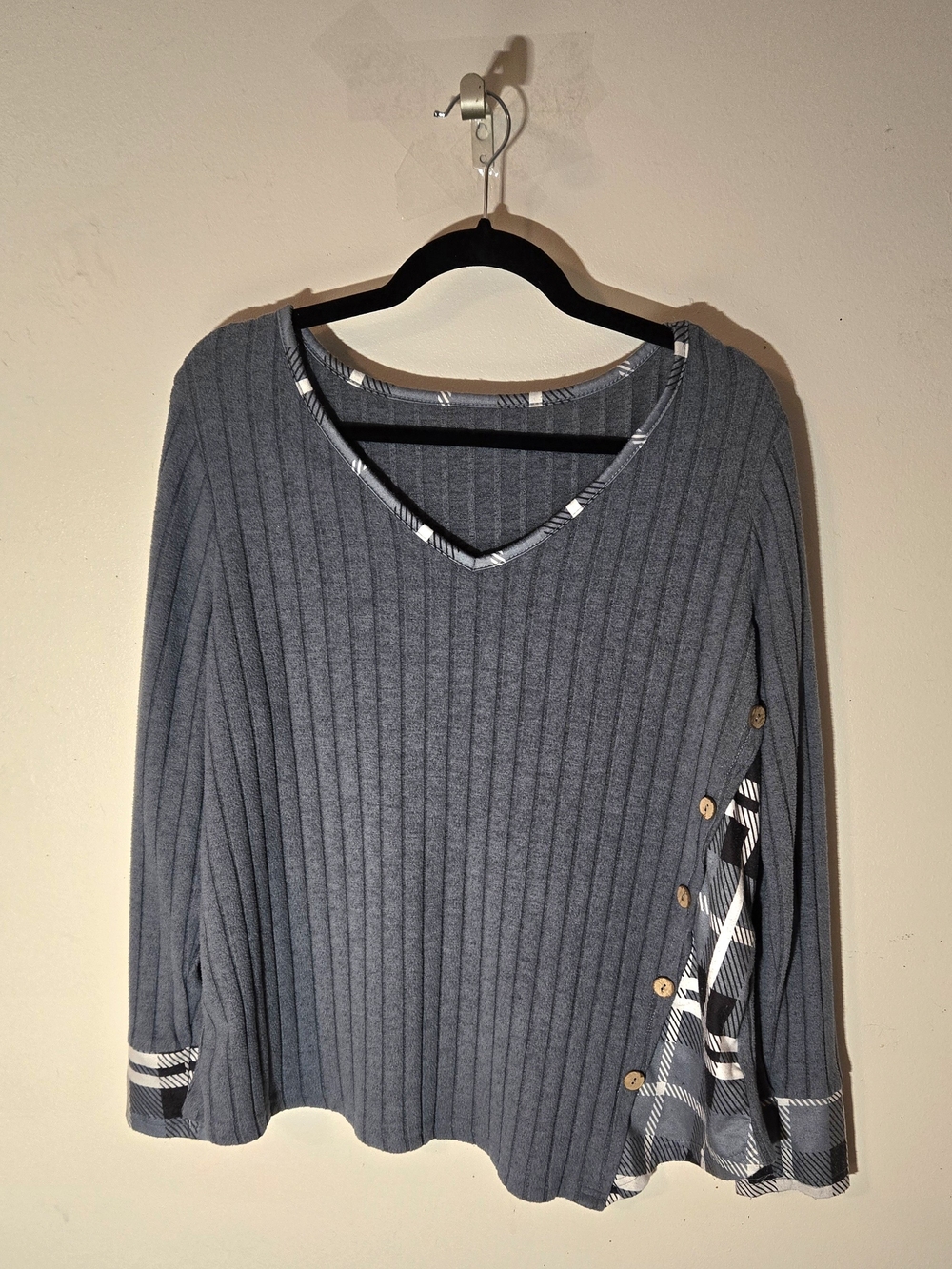 Ribbed Tunic Top Women XL Gray Plaid Trim Asymmetric Side Button V-Neck Blouse